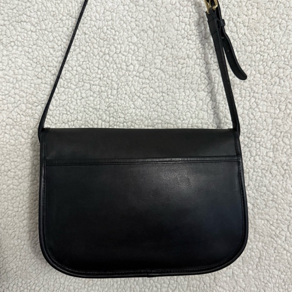 Vintage Coach Glove Tan Leather Crossbody Bag | NYC Made | Classic Turnlock - Picture 3 of 16